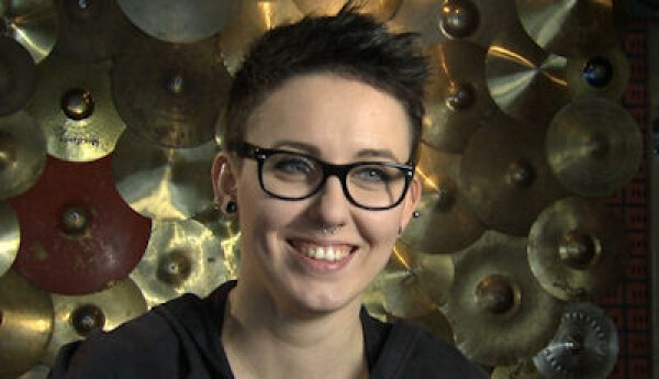 Benita Orlik, DJ’ka pracująca w kilku warszawskich klubach. Odcinek 8, sezon 4, Warszawa