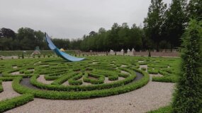 Nowa Maja w ogrodzie: Rzeźby w ogrodzie pałacowym!